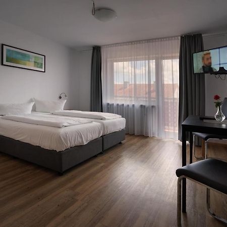 Hotel Gasthof Metzgerei Lamm - Benedikt Rueckel Geiselwind Bagian luar foto