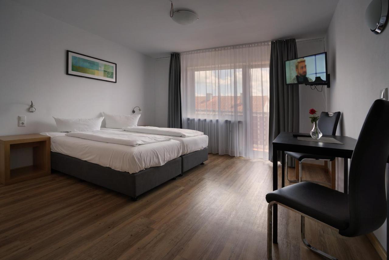 Hotel Gasthof Metzgerei Lamm - Benedikt Rueckel Geiselwind Bagian luar foto