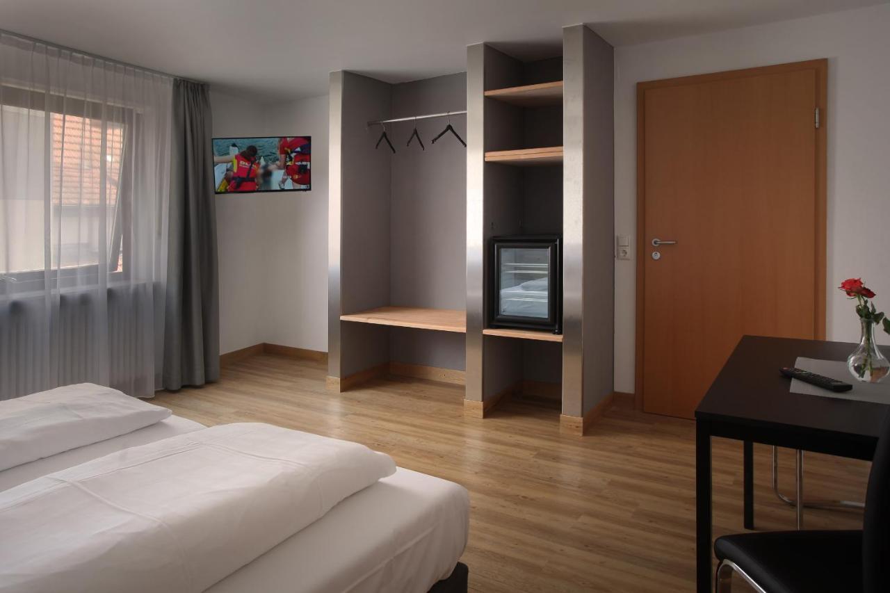 Hotel Gasthof Metzgerei Lamm - Benedikt Rueckel Geiselwind Bagian luar foto