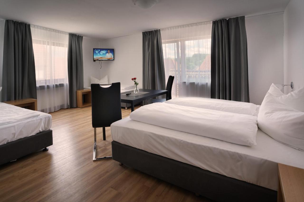 Hotel Gasthof Metzgerei Lamm - Benedikt Rueckel Geiselwind Bagian luar foto