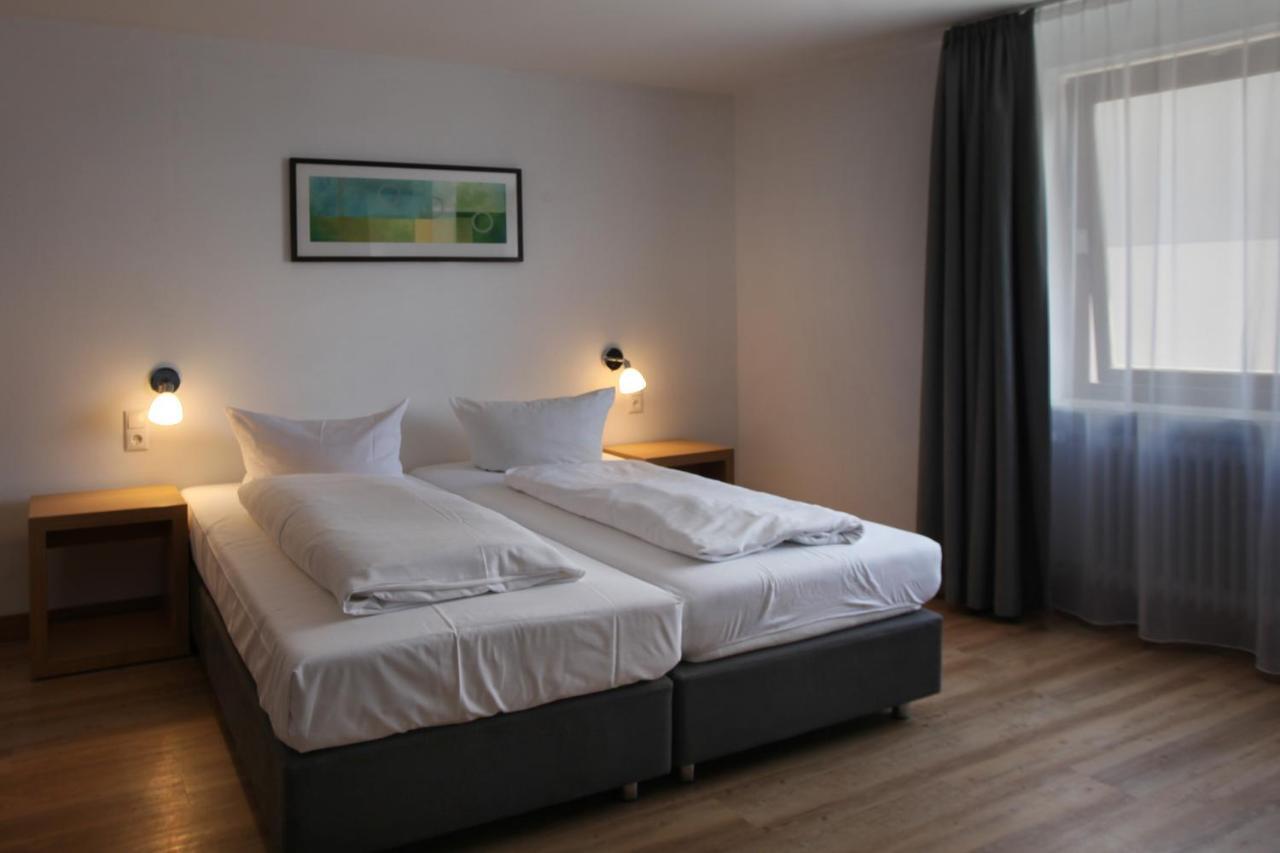 Hotel Gasthof Metzgerei Lamm - Benedikt Rueckel Geiselwind Bagian luar foto