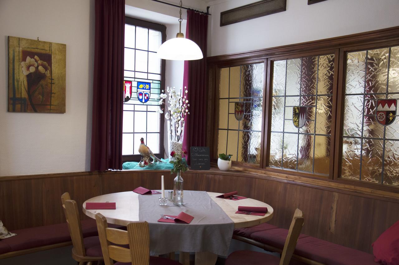 Hotel Gasthof Metzgerei Lamm - Benedikt Rueckel Geiselwind Bagian luar foto