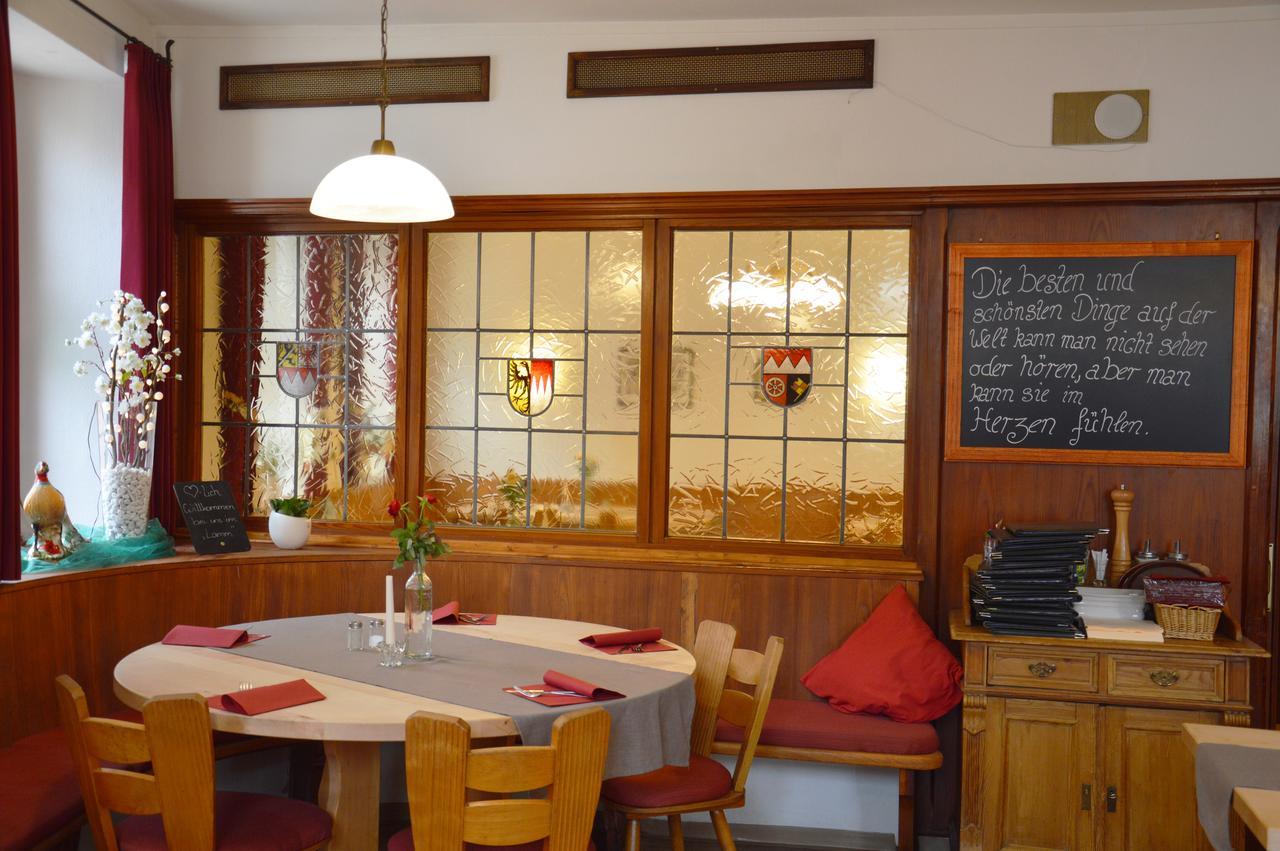 Hotel Gasthof Metzgerei Lamm - Benedikt Rueckel Geiselwind Bagian luar foto
